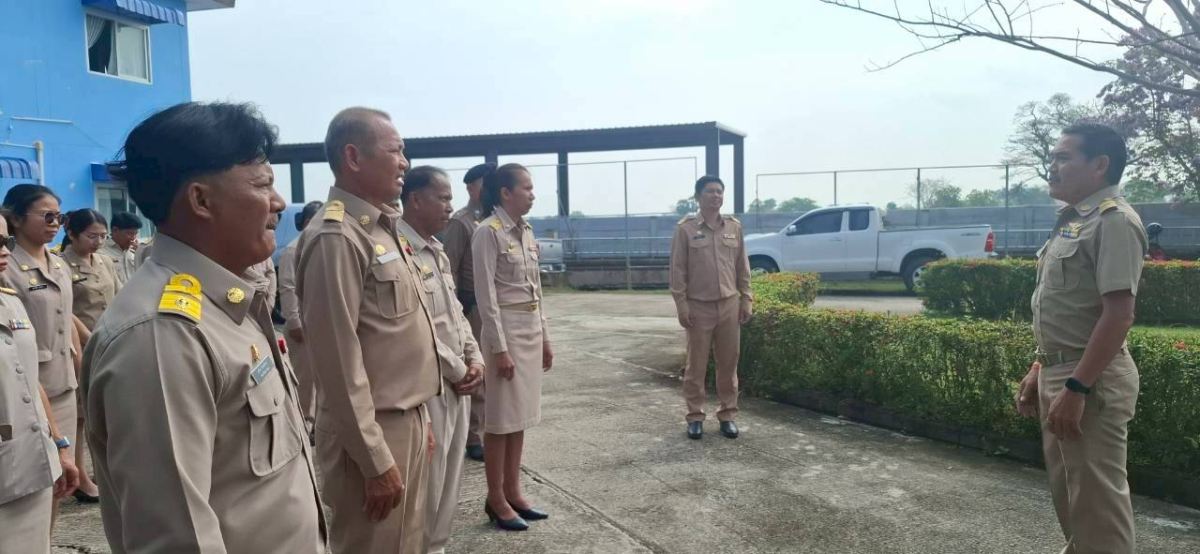 องค์การบริหารส่วนตำบลเมืองนาท  ร่วมดำเนินกิจกรรมการเคารพธงชาติ  และแสดงสัญลักษณ์นโยบายต่อต้านการให้และรับของขวัญของกำนัล  (No Gift Policy)