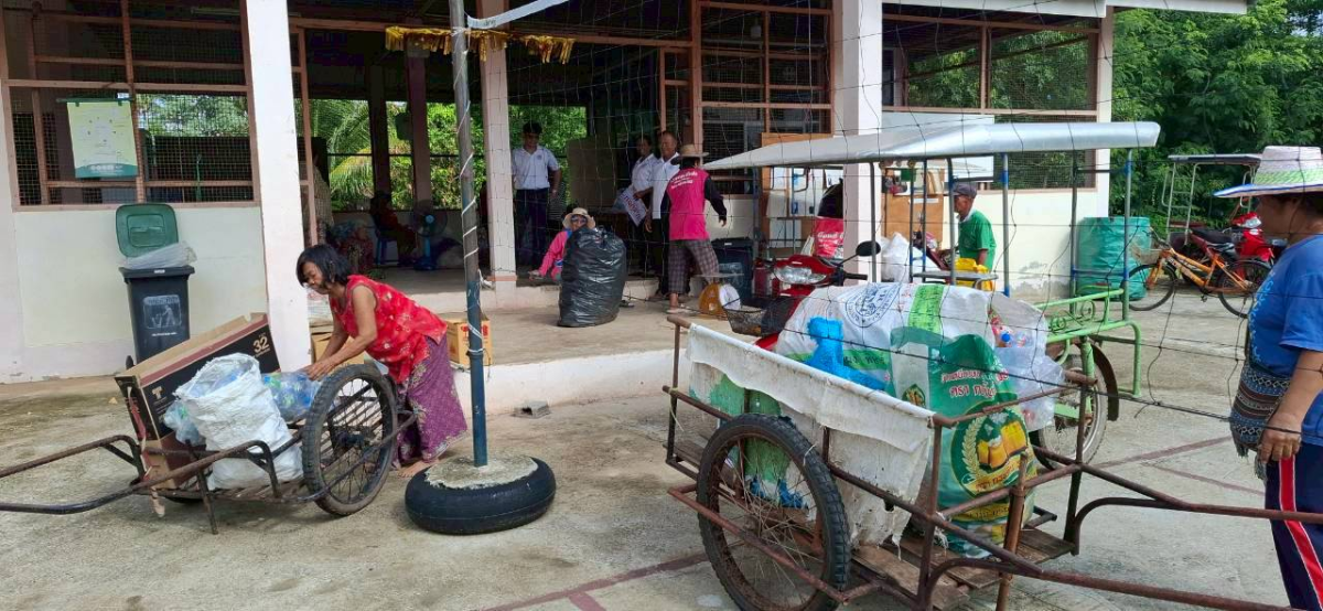 คณะผู้บริหารตรวจเยี่ยมธนาคารขยะชุมชนตำบลเมืองนาท
