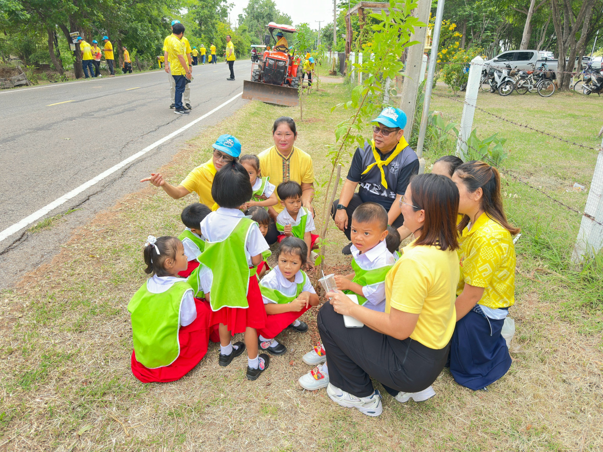 โครงการปรับปรุงภูมิทัศน์และพัฒนาสิ่งแวดล้อมตำบลเมืองนาท  เพื่อเทิดพระเกียรติพระบาทสมเด็จพระเจ้าอยู่หัว (ร.10)