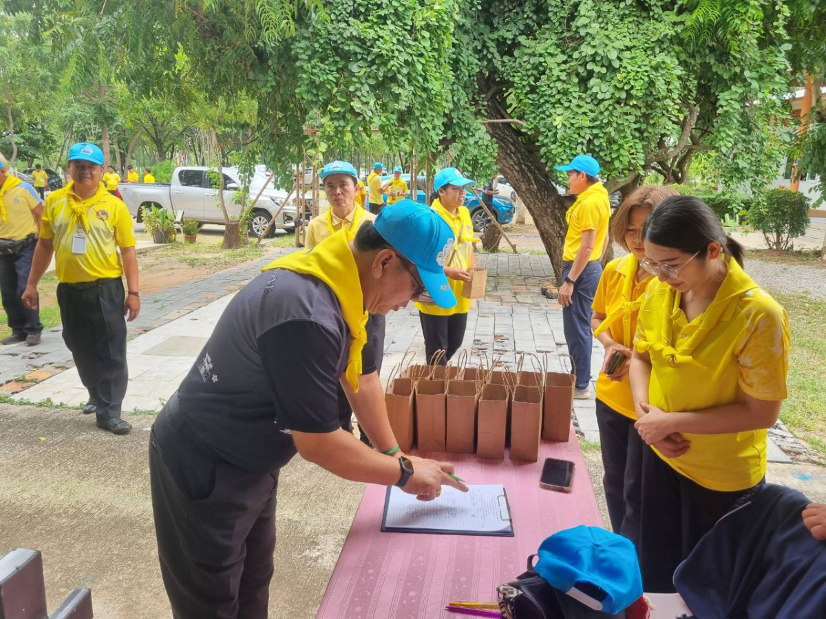 โครงการปรับปรุงภูมิทัศน์และพัฒนาสิ่งแวดล้อมตำบลเมืองนาท  เพื่อเทิดพระเกียรติพระบาทสมเด็จพระเจ้าอยู่หัว (ร.10)