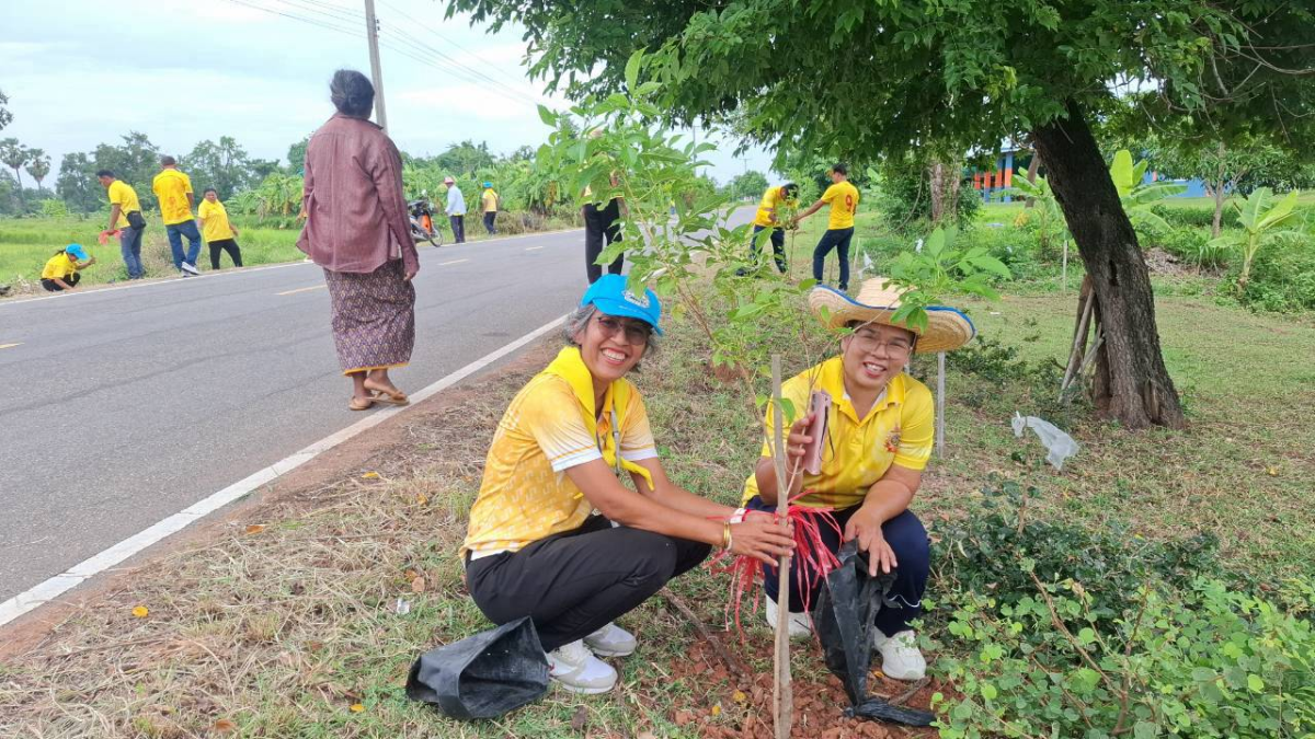 โครงการปรับปรุงภูมิทัศน์และพัฒนาสิ่งแวดล้อมตำบลเมืองนาท  เพื่อเทิดพระเกียรติพระบาทสมเด็จพระเจ้าอยู่หัว (ร.10)